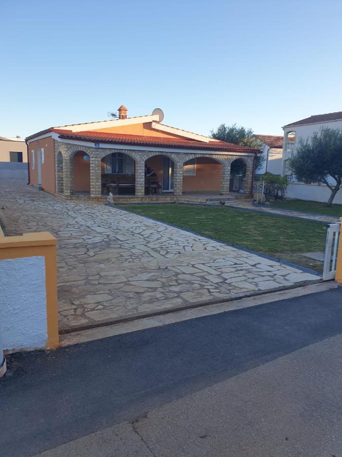 Studio Apartman I Mali Apartman Vir Exterior foto