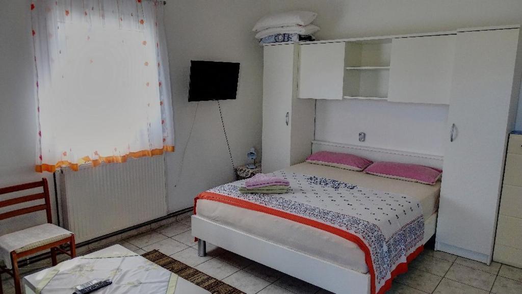 Studio Apartman I Mali Apartman Vir Exterior foto